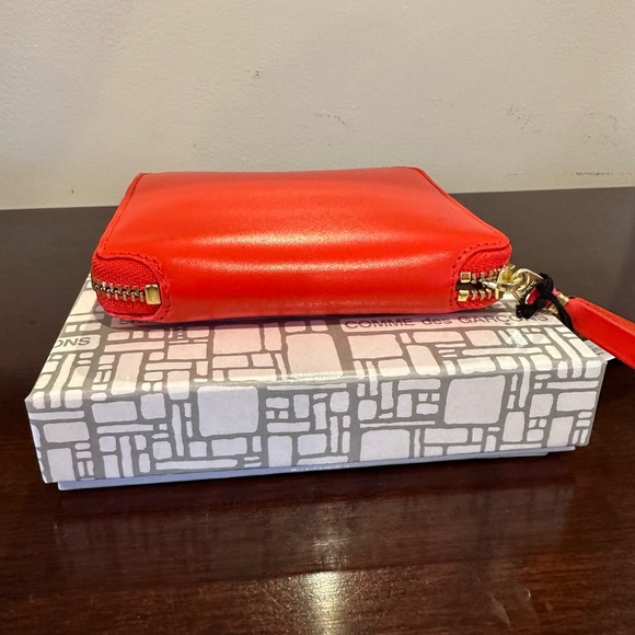 New Comme des Garcons red zip around wallet - Picture 5 of 10
